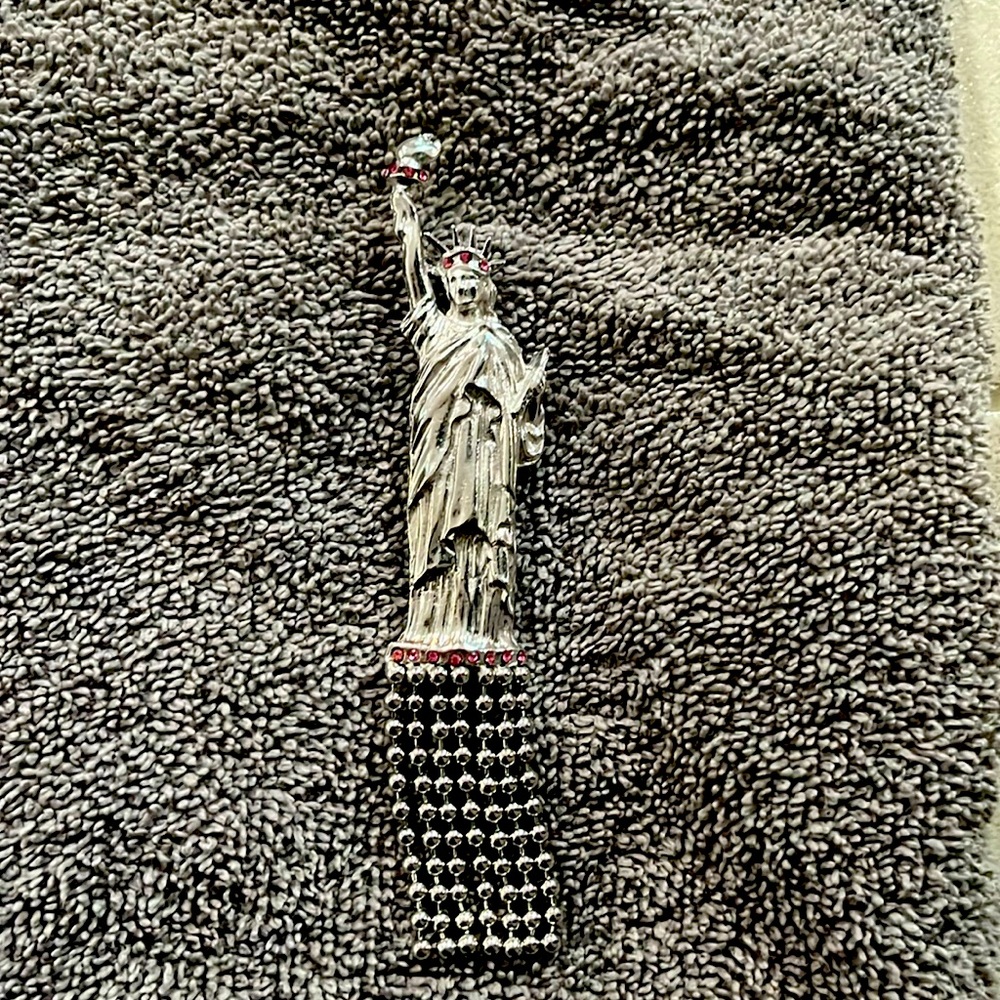 Vintage 80s Statue of Liberty pin with pink rhinestones